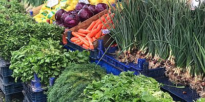 Semt Pazarında Sebze ve Meyve Fiyatlarında Düşüşler Devam Ediyor