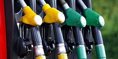 Senenin Son Gününde Benzine Zam Bekleniyor