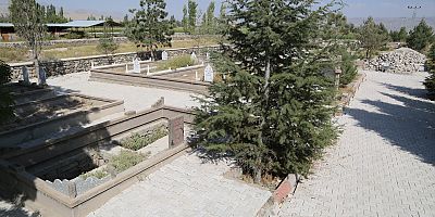 Sindelhöyük Mahallesi Mezarlığındaki Parke Çalışması Devam Ediyor