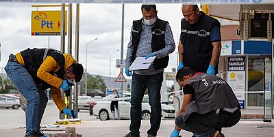 Sokak Ortasında 10 Yıllık Eşini Öldürdü!