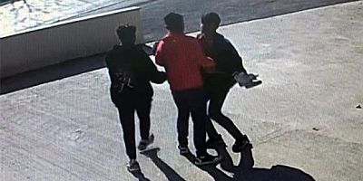 Sosyal Medya İçin Video Çeken Genci Bayıltana Kadar Dövdüler!