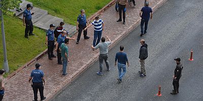 'Sosyal Mesafe' Uyarısı Yapılınca Cam Parçasıyla Kendisine Zarar Verdi