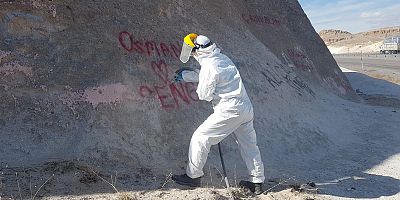 Sprey Boyayla Tahrip Edilen Peribacalarına 'Mikro Kumlama' Tekniği