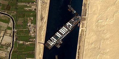 Süveyş Kanalı Hâlâ Açılamadı