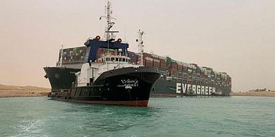 Süveyş Kanalı'nı Tıkayan Gemi Tekrar Yüzdürüldü