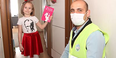 Talas Belediyesi Evlere Kitap ve Bayrak Dağıttı