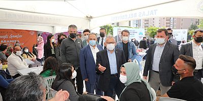 Talas Belediyesi’nden Kayıt Heyecanı Yaşayan Öğrencilere Özel Karşılama