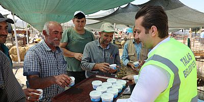 Talas Belediyesi’nden Kurban Pazarında Dondurma İkramı