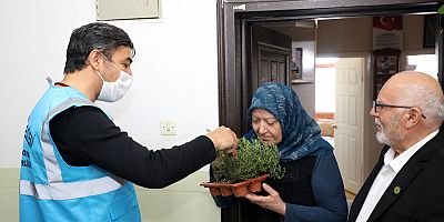 Talas Kaymakamı ve Belediye Başkanı Anneleri Unutmadı