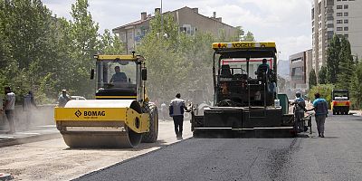 Talas’ta Çimenli Caddesi’ne Son Kat Asfalt Atıldı, Yol Trafiğe Açıldı