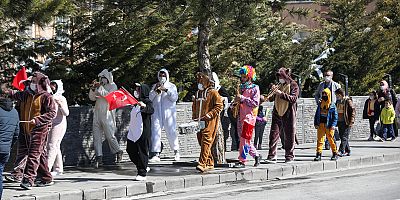 Talas’ta Maskotlu Bando Takımı Haftasonuna Damga Vurdu