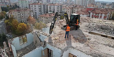 Talas’ta Metruk Bina Yıkılıyor, Çevreye Huzur Ve Güven Geliyor