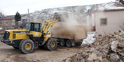 Talas’ta Metruk Binalar Yıkılıyor, İnler Dolduruluyor