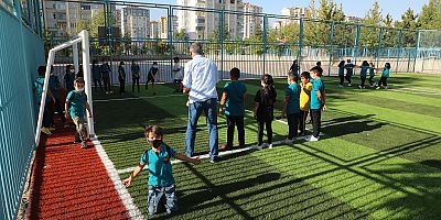 Talas’ta Okulların Spor Sahaları Pırıl Pırıl