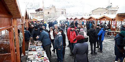 Talas'ta Soğuk Havaya Rağmen Antika Gününe Akın
