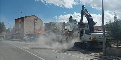 Tehlike Arz Eden Metruk Binalar Yıkılıyor