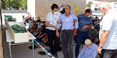 Tır İle Hafif Ticari Aracın Çarpıştığı Kazada Ölen 6 Kişi Toprağa Verildi