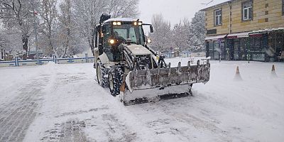 Tomarza’da Kar Nedeniyle Kapanan Yollar Açıldı