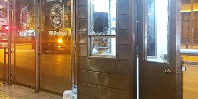 Tramvay Durağı Güvenlik Kulübesinin Camlarını Kıran 3 Kişi Yakalandı