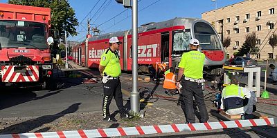 Tramvay Kaza Yaptı, Trafik Durdu