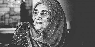 Türkiye’nin Başörtülü İlk Gazetecisi: Kayserili Şule Yüksel Şenler’in Ölüm Yıl Dönümü