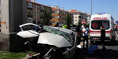 Üst Geçidin Ayağına Çarpan Otomobilin Sürücüsü Öldü!