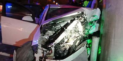 Üst Geçidin Beton Ayağına Çarpan Otomobilde Ölen Sayısı 2'ye Yükseldi