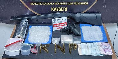 Uyuşturucu Madde Ticareti Yapan 2 Şüpheliye Gözaltı