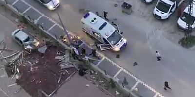 Üzerine çatı düşen adam hayatını kaybetti