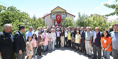 Vali Çiçek 15 Temmuz Gazisini evinde, 15 Temmuz Şehitlerini Kabirlerini Ziyaret Etti