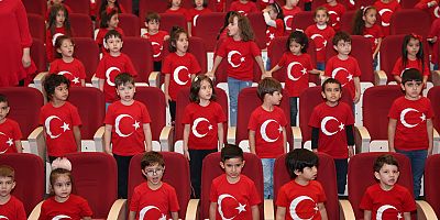 Vali Çiçek ve Başkan Büyükkılıç, ‘Minik Yüreklerin Dev Korosu’ Coşkusuna Ortak Oldu