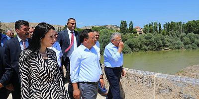 Vali Gökmen Çiçek Sarıoğlan’da “Tarım Arazilerinin Etkin Kullanılması Projesi” Kapsamında Yazlık Buğday Hasat Günü Etkinliğine Katıldı