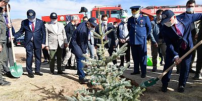 Vali Günaydın ve Başkan Büyükkılıç Erciyes’te Fidan Dikti
