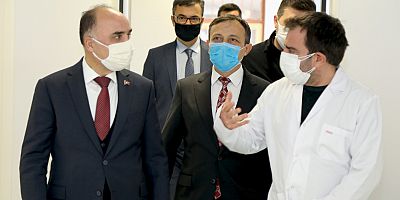 Vali Günaydın ve Rektör Çalış, ERÜ Aşı Uygulama Merkezi'nde İncelemelerde Bulundu
