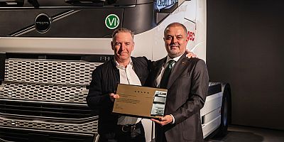 Volvo’dan ABC Lojistik’e Tarihi Jest: İsveç’te İlk Kez Türk Bayrağı Göndere Çekildi