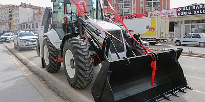 Yahyalı Belediyesi Yeni İş Makinasını Bünyesine Kattı