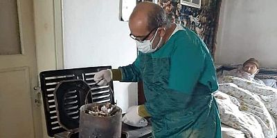 Yalnız Yaşayan Yaşlı Adama Sağlık Personelinden Destek