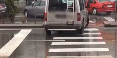 Yaya Geçidini Kullanan Araç Sürücüsü 'Pes' Dedirtti