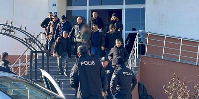 Yedi Yaşındaki Oğlunu Yaralayıp Kendini Eve Kitleyen Şahıs İkna Edildi