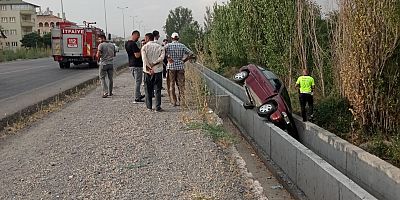 Yeşilhisar'da Otomobil Kanala Düştü