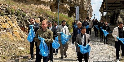 Yeşilhisar Kaymakamı Erdemli Vadisinde Çöp Topladı