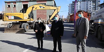 Yıldırım Beyazıt’ta Eski Binaların Yıkımı Devam Ediyor