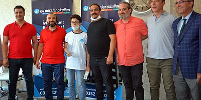 YKS'de Birinci Olan Öztürk'ten Sınava Girecek Öğrencilere Öneri 