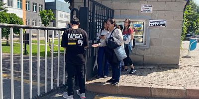 YKS’de İlk Oturum Başladı, Sınava Geç Gelenler 1 Dakika İle 1 Yıl Kaybetti