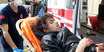 Yoldan Geçen Araçlara Taş Atan Kişi Bıçaklandı