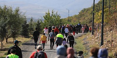 Yürüyüş Günü’nde Ali Dağı’nda Keyifli Yürüyüş