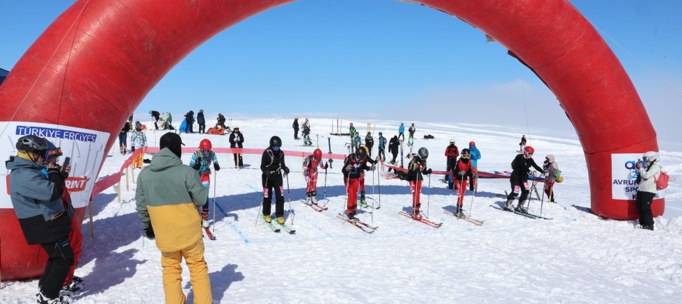 Uluslararası Erciyes Dağ Kayağı Yarışları Sona Erdi