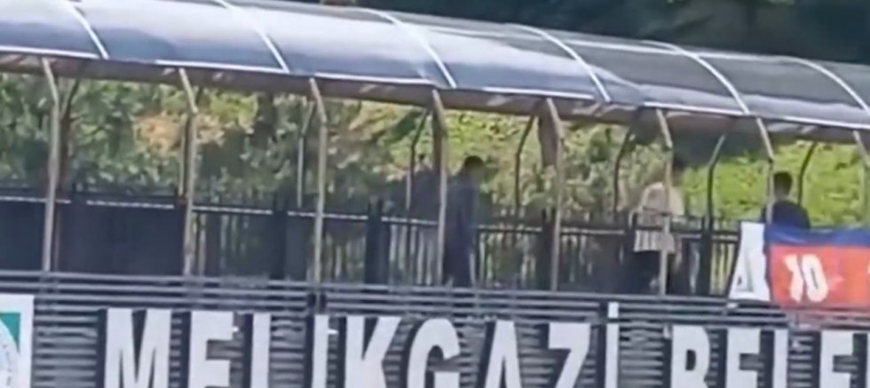 Üst Geçitten Araçlara Taş Ve İzmarit Atan 3 Çocuk Yakalandı