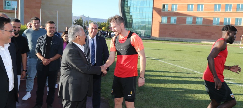 Vali Çiçek ile Başkan Büyükkılıç’tan Kayserispor’a Tahta Açılış Ziyareti