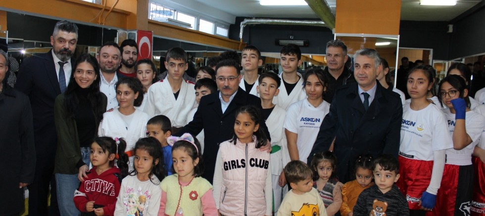 Vali Gökmen Çiçek: Kayseri’de Her Bir Gencimiz Sporla, Sanatla İlgilenecek